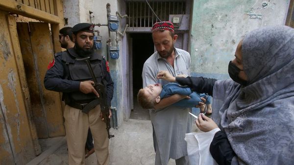 Pakistan Gencarkan Vaksin Polio, Orang Tua Menolak Bisa Dipenjara