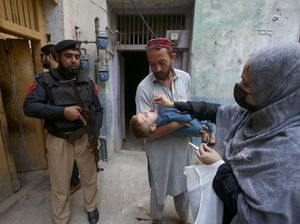 Pakistan Gencarkan Vaksin Polio, Orang Tua Menolak Bisa Dipenjara Pakistan Gencarkan Vaksin Polio, Orang Tua Menolak Bisa Dipenjara