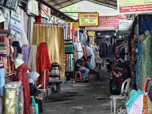 Penampakan Sepinya Pasar Cipadu, Pedagang Gigit Jari Penampakan Sepinya Pasar Cipadu, Pedagang Gigit Jari