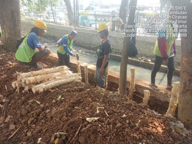 Pembangunan tanggul Kali Baru kawasan Hek Kramat Jati, Jakarta Timur, 4 Oktober 2023. (Dokumentasi Dinas SDA DKI)