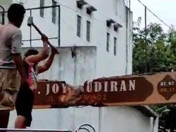 Gapura Kependekan Halangi Damkar Saat Kebakaran Joyosudiran, Gibran Evaluasi