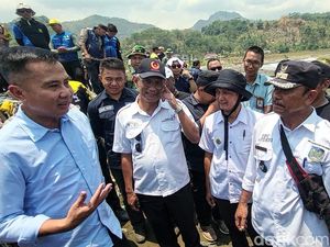 Pandawara Viralkan Pantai Terkotor di Sukabumi, Ini Kata Bey Machmudin