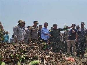 Dugaan Pemicu Tumpukan Sampah di Pesisir Loji Sukabumi Dugaan Pemicu Tumpukan Sampah di Pesisir Loji Sukabumi