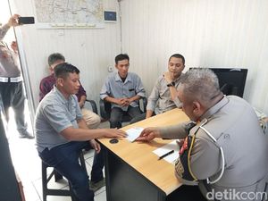 Rombongan Mobil Mewah Lawan Arah di Tol Desari Ditilang! Rombongan Mobil Mewah Lawan Arah di Tol Desari Ditilang!