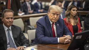 Tampang Kesal Donald Trump di Sidang Kasus Penipuan