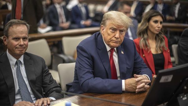 Tampang Kesal Donald Trump di Sidang Kasus Penipuan