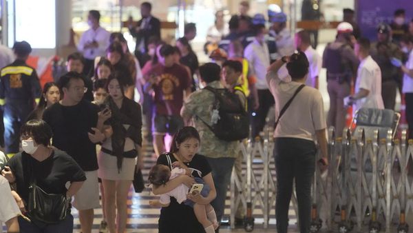 Suasana Mencekam Penembakan di Mal Bangkok