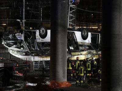 Tragis! Bus di Italia Terjun dari Jembatan, 20 Orang Tewas