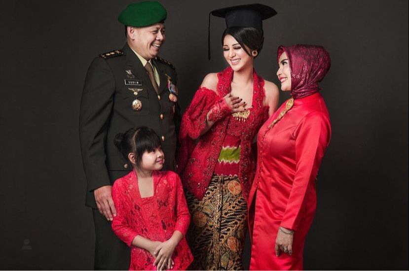 Artis yang berasal dari keluarga TNI