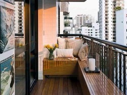 5 Inspirasi Desain Balkon yang Bikin Betah Nyantai di Luar