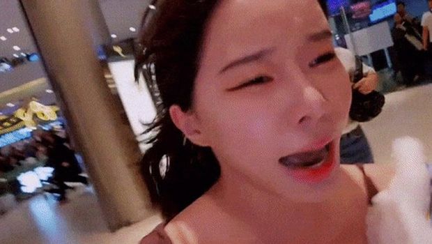 Streamer Korea Selatan Jini yang lari ketakutan kala berada di lokasi penembakan massal Thailand.