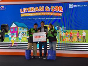 BRI Insurance Beri Literasi Keuangan & CSR ke Driver Gojek Disabilitas