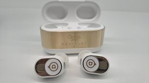 Earbuds Lapis Emas Devialet Gemini II, Serasa Punya Dunia Sendiri