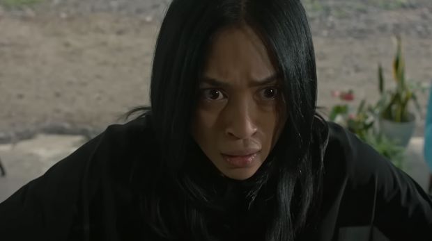 Di Ambang Kematian Film Di Ambang Kematian diangkat berdasarkan utas viral karya @JeroPoint. Film ini digarap oleh Azhar Kinoy Lubis.