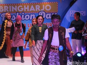Seru! Pedagang Pasar-Buruh Gendong Ikut Fashion Show di Beringharjo