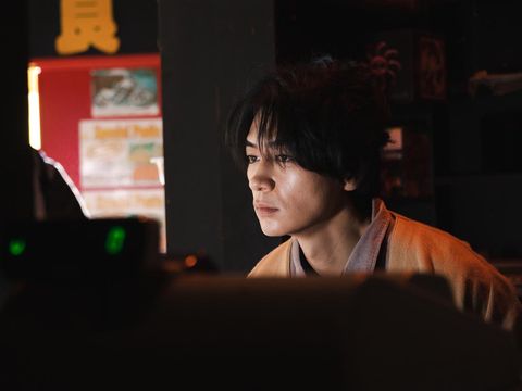 Ryota Takarada Yoshihiko Hosoda sebagai dalam film Jepang Hitchhike (2023)