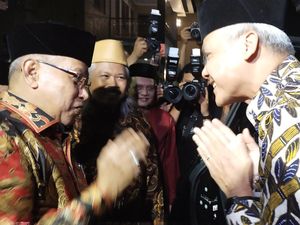 Ganjar Sambangi Ponpes Luhur Al-Tsaqafah Jaksel, Disambut Said Aqil