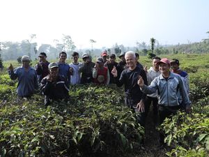 Lewat Pabrik Teh GP, Ganjar Bantu Berdayakan Warga Kaki Gunung Gede