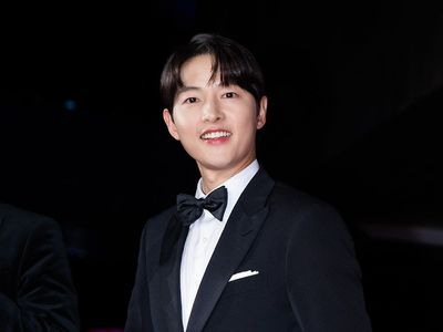 10 Gaya Artis di Busan International Film Festival, Dari Indonesia Berbatik