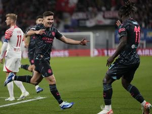 Hasil Liga Champions: Man City Libas Leipzig, Torres Selamatkan Barcelona