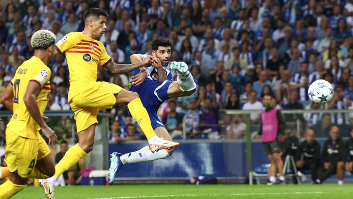 Gol Ferran Torres Menangkan Barcelona di Markas Porto Barcelona memetik kemenangan di kandang Porto dalam lanjutan Liga Champions. Barcelona menang 1-0 berkat gol Ferran Torres. Laga Porto vs Barcelona di matchday 2 Grup H digelar di Estadio do Dragao, Kamis (5/10) dini hari WIB.