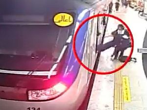 Polisi Moral Iran Dituduh Pukuli ABG hingga Koma, Kasus Amini Terulang?