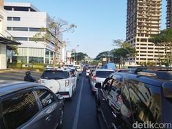 Jalan Citraland Surabaya Menuju Unesa Macet Parah
