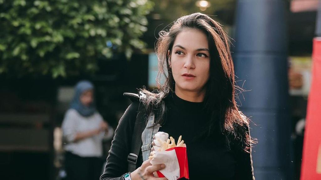 5 Potret Kia Poetri yang Dikaitkan dengan Virgoun 5 Potret Kia Poetri yang Dikaitkan dengan Virgoun