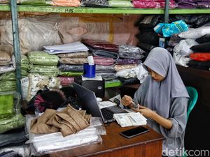 Potret Migrasi Pedagang Konvensional ke Pasar Online Potret Migrasi Pedagang Konvensional ke Pasar Online