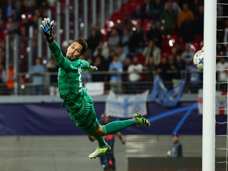 Manchester City meraih tiga angka di kandang RB Leipzig. The Citizens menang 3-1. Leipzig vs Man City tersaji di Red Bull Arena pada laga Grup G Liga Champions, Kamis (5/10/2023).