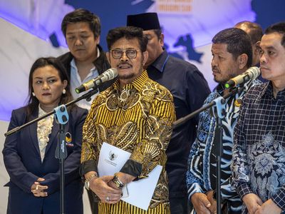 Momen Mentan SYL Curhat di Markas Nasdem