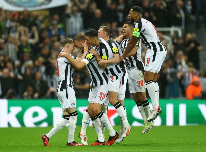 Soccer Football - Champions League - Group F - Newcastle United v Paris St Germain - St James Park, Newcastle, Britain - October 4, 2023 Newcastle Uniteds Dan Burn celebrates scoring their second goal with teammates REUTERS/Carl Recine     TPX IMAGES OF THE DAY