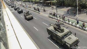 Parade Alutsista hingga Marching Band Ramaikan HUT TNI