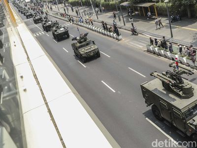 Parade Alutsista hingga Marching Band Ramaikan HUT TNI