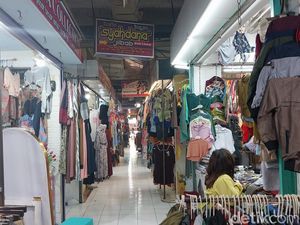 TikTok Shop Ditutup, Pedagang Pasar Besar Malang Belum Rasakan Perubahan TikTok Shop Ditutup, Pedagang Pasar Besar Malang Belum Rasakan Perubahan