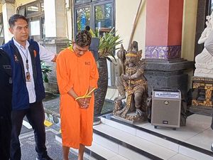 Tampang Tukang Pijat Refleksi Pemerkosa Perempuan Berkain di Ruko Tampang Tukang Pijat Refleksi Pemerkosa Perempuan Berkain di Ruko