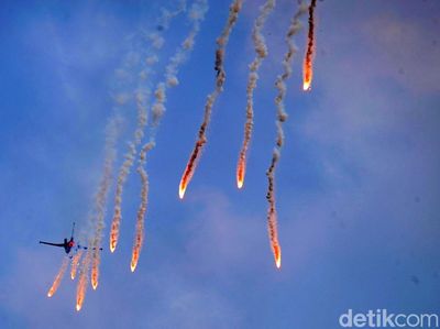 Pesawat Tempur TNI Unjuk Gigi di Jakarta
