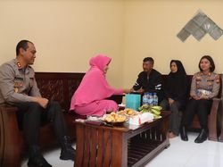Polres Malang Beri Bantuan Renovasi Rumah Keluarga Korban Tragedi Kanjuruhan