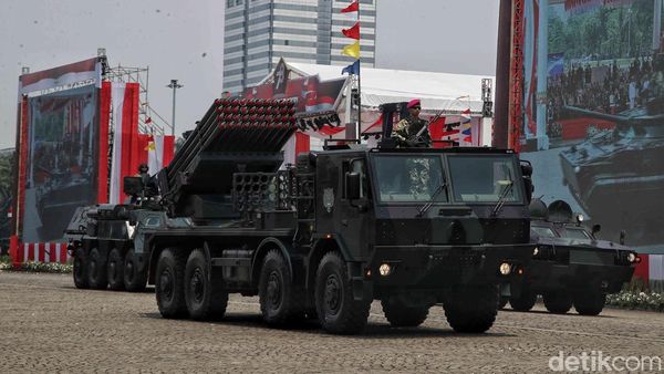 Potret Parade Alutsista di Monas saat HUT ke-78 TNI