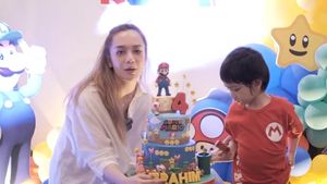 6 Potret Putri Anne Rayakan Ultah Anak Bareng Arya Saloka, Tampil Kompak