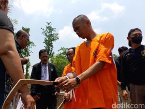 Kasus Suami dan Anak di Probolinggo Bunuh Istri Direkonstruksi Kasus Suami dan Anak di Probolinggo Bunuh Istri Direkonstruksi