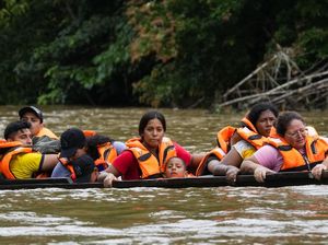 Ribuan Migran Lintasi Rawa Menuju Panama, Banyak Anak Kecil Ribuan Migran Lintasi Rawa Menuju Panama, Banyak Anak Kecil