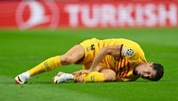 Robert Lewandowski alami cedera pergelangan kaki kiri saat Barcelona hadapi Porto di Liga Champions pada Rabu (4/10). Sang striker diketahui akan absen selama satu bulan (AFP)
