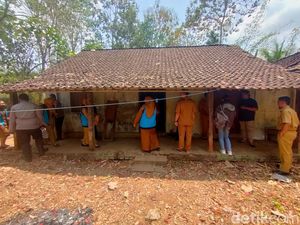 Pemkab Blitar Akhirnya Turun Tangan Bantu Ibu dan 3 Anaknya yang Difabel Pemkab Blitar Akhirnya Turun Tangan Bantu Ibu dan 3 Anaknya yang Difabel