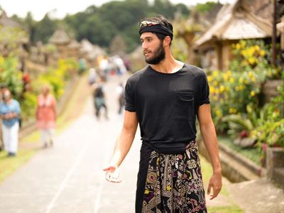 5 Foto Sabda Ahessa yang Diisukan Putus Dengan Wulan Guritno, Makin Brewokan