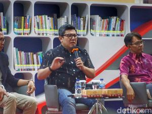 Membedah Buku Ekonomi Politik Media di Kampus Tel-U