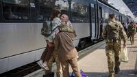 Suasana Kereta Ukraina yang Hubungkan Kyiv dengan Garis Depan Perang