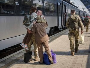 Suasana Kereta Ukraina yang Hubungkan Kyiv dengan Garis Depan Perang Suasana Kereta Ukraina yang Hubungkan Kyiv dengan Garis Depan Perang
