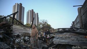 Sisa-sisa Kebakaran Permukiman Semipermanen di Gandaria