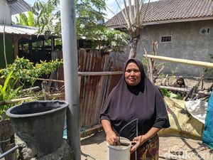 Sumur Warga di Lombok Barat Tercemar BBM Sumur Warga di Lombok Barat Tercemar BBM